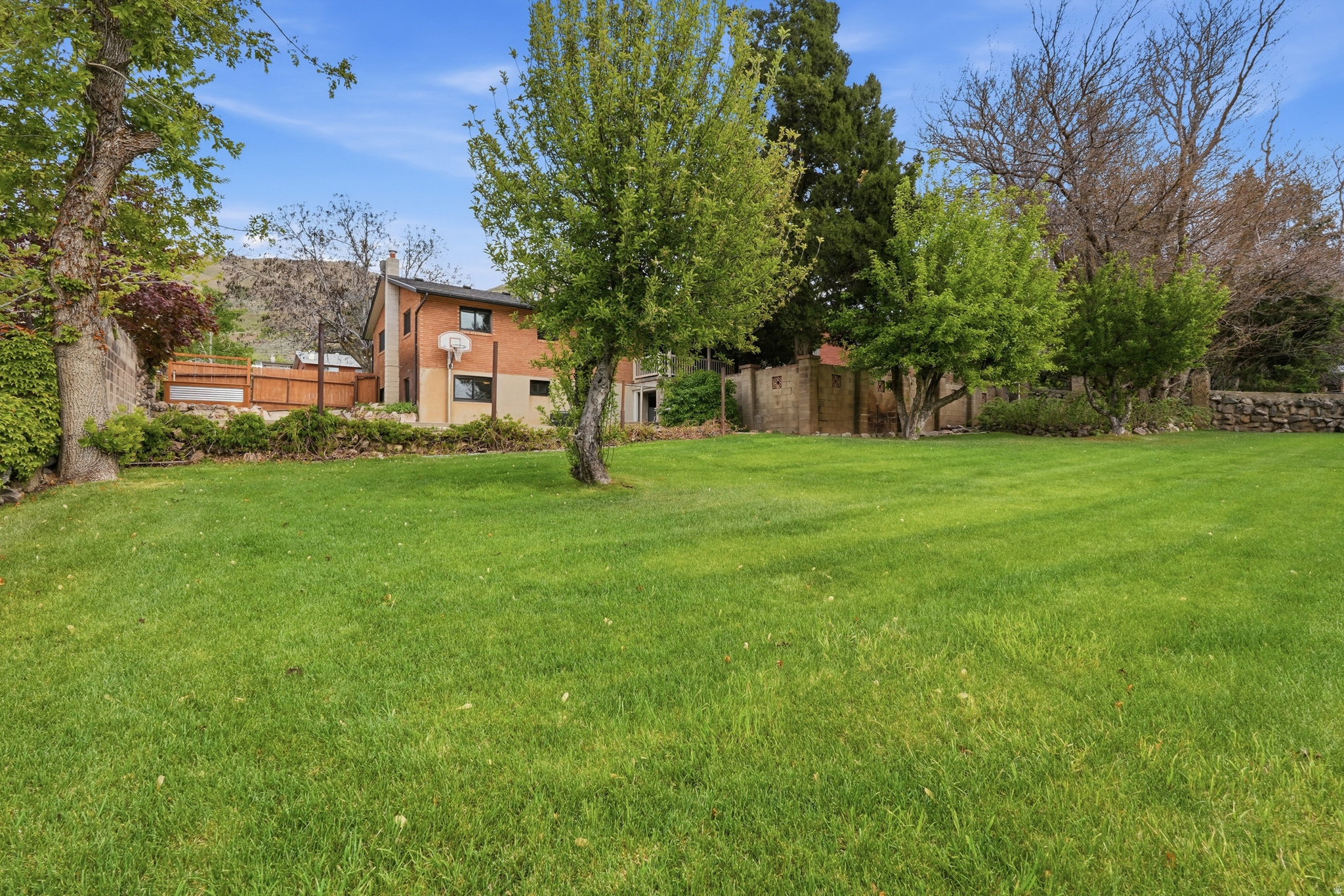 HILLCREST - Residential