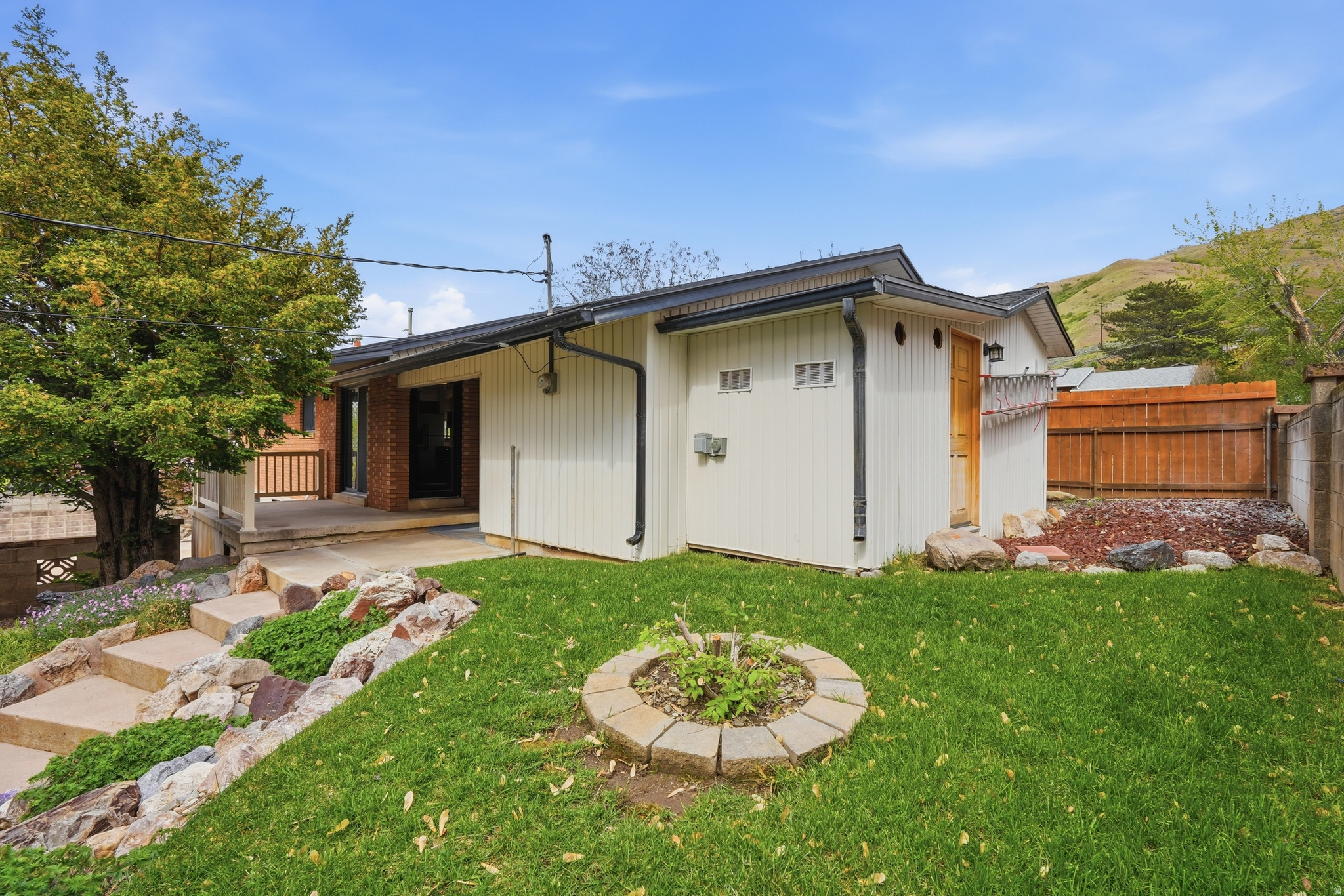 HILLCREST - Residential