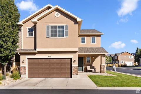 Photo of 940 W STONEHAVEN DR, North Salt Lake, UT 84054 (MLS # 2116634)