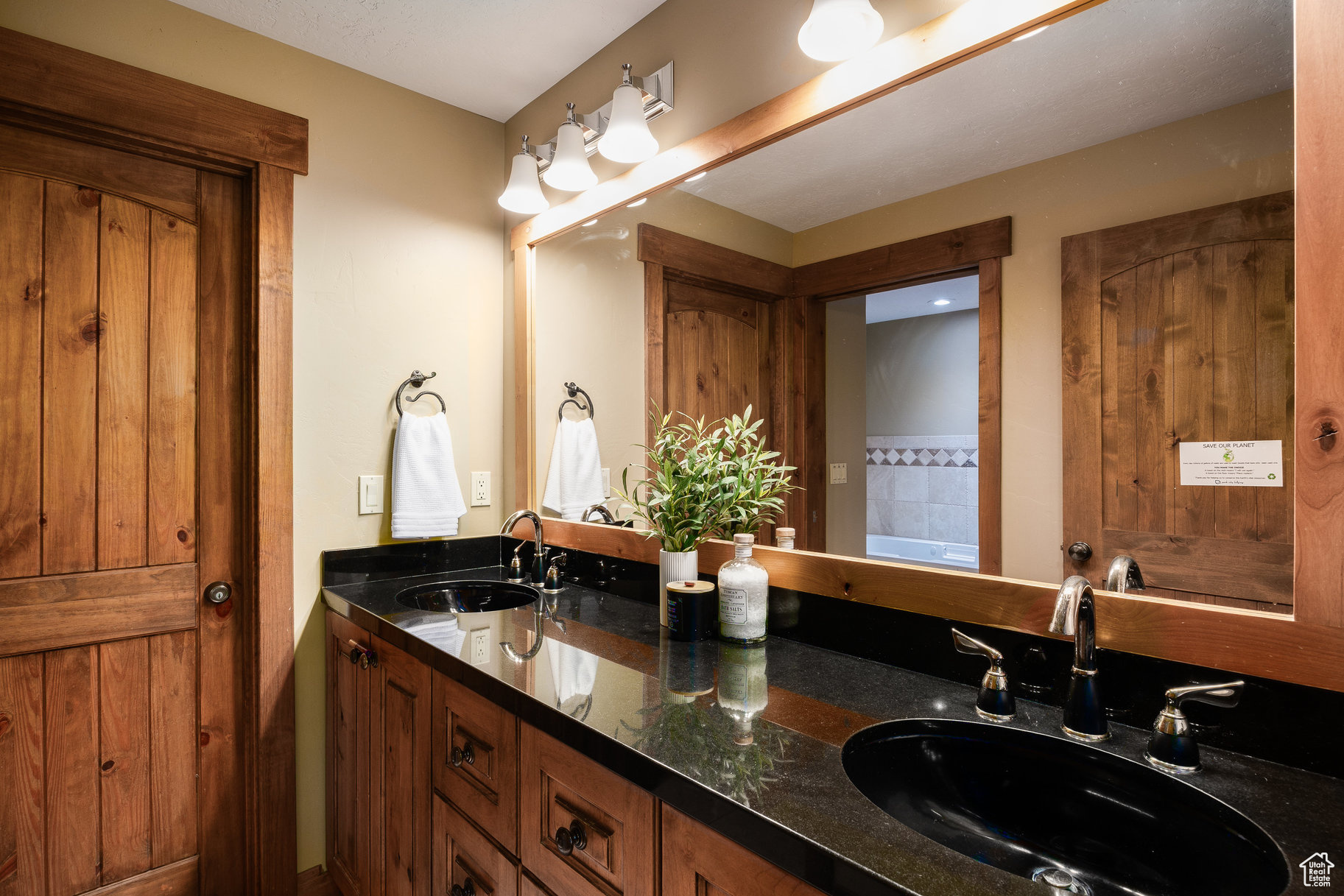 TOWN POINTE - Residential