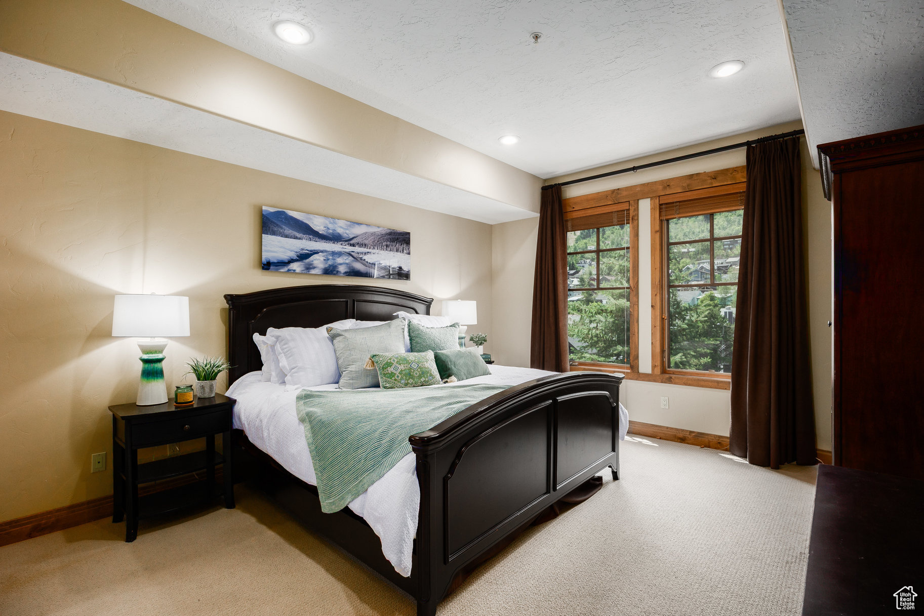 TOWN POINTE - Residential