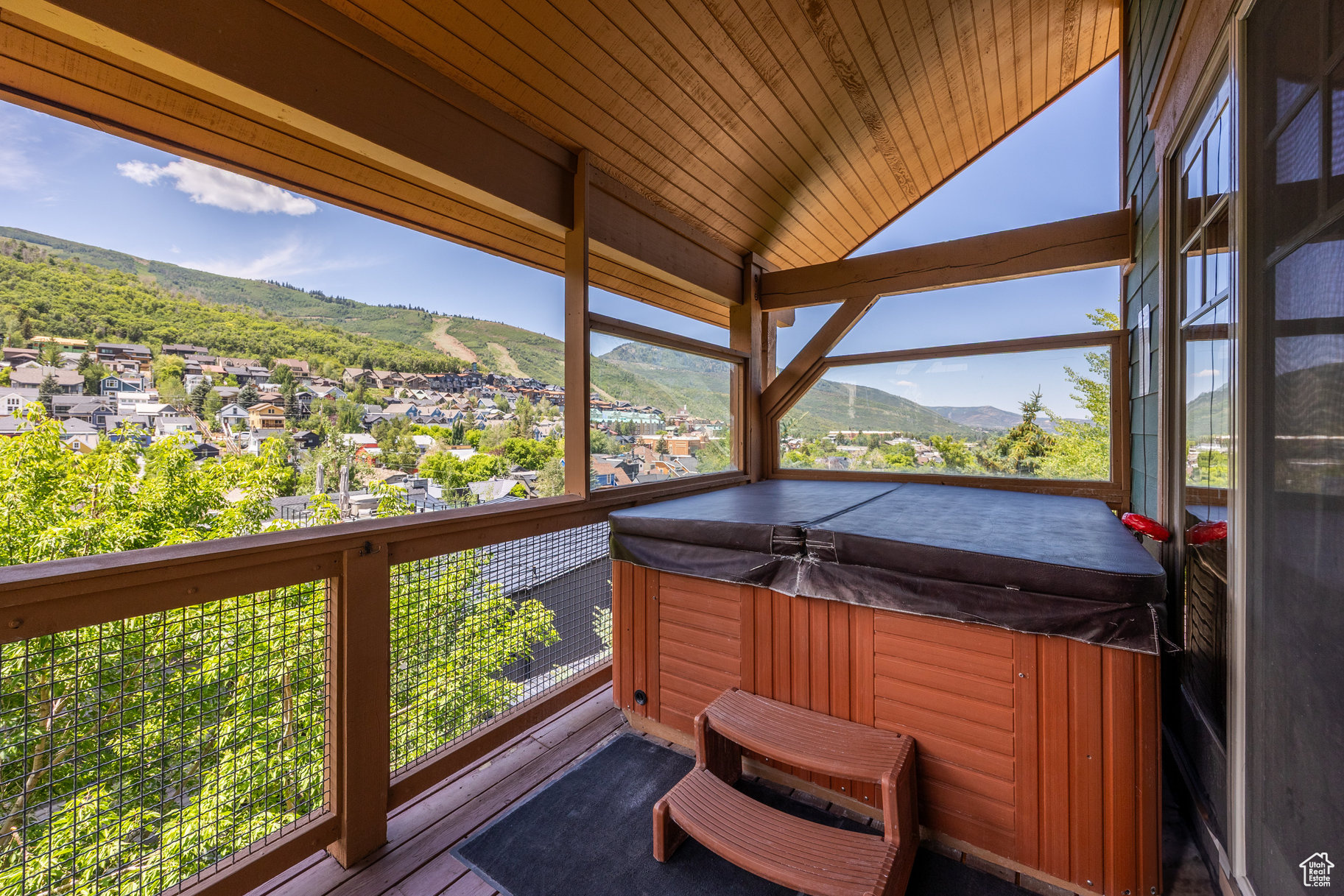 TOWN POINTE - Residential