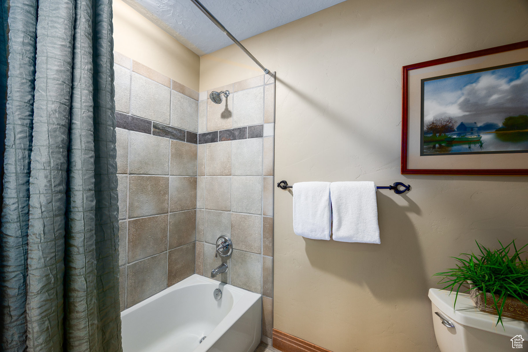 TOWN POINTE - Residential