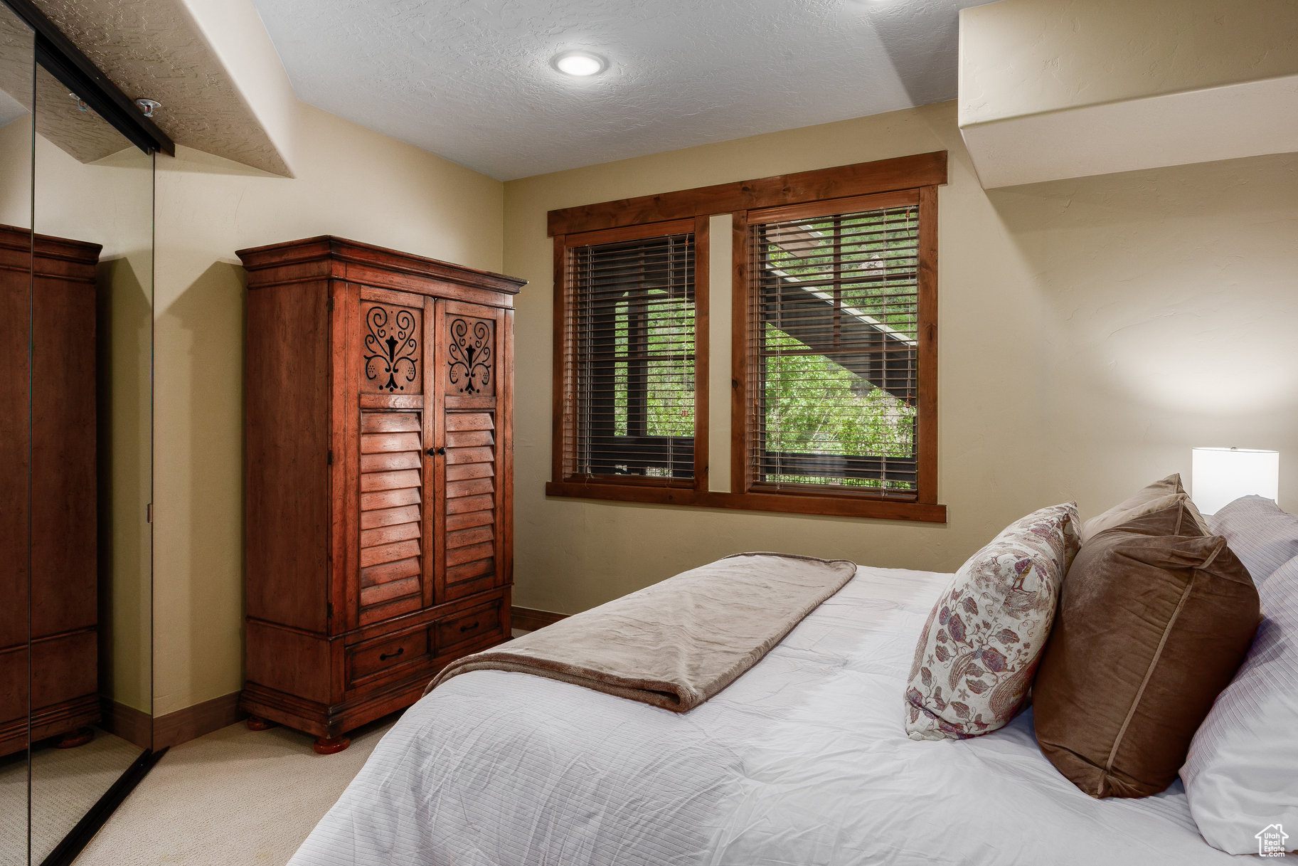 TOWN POINTE - Residential