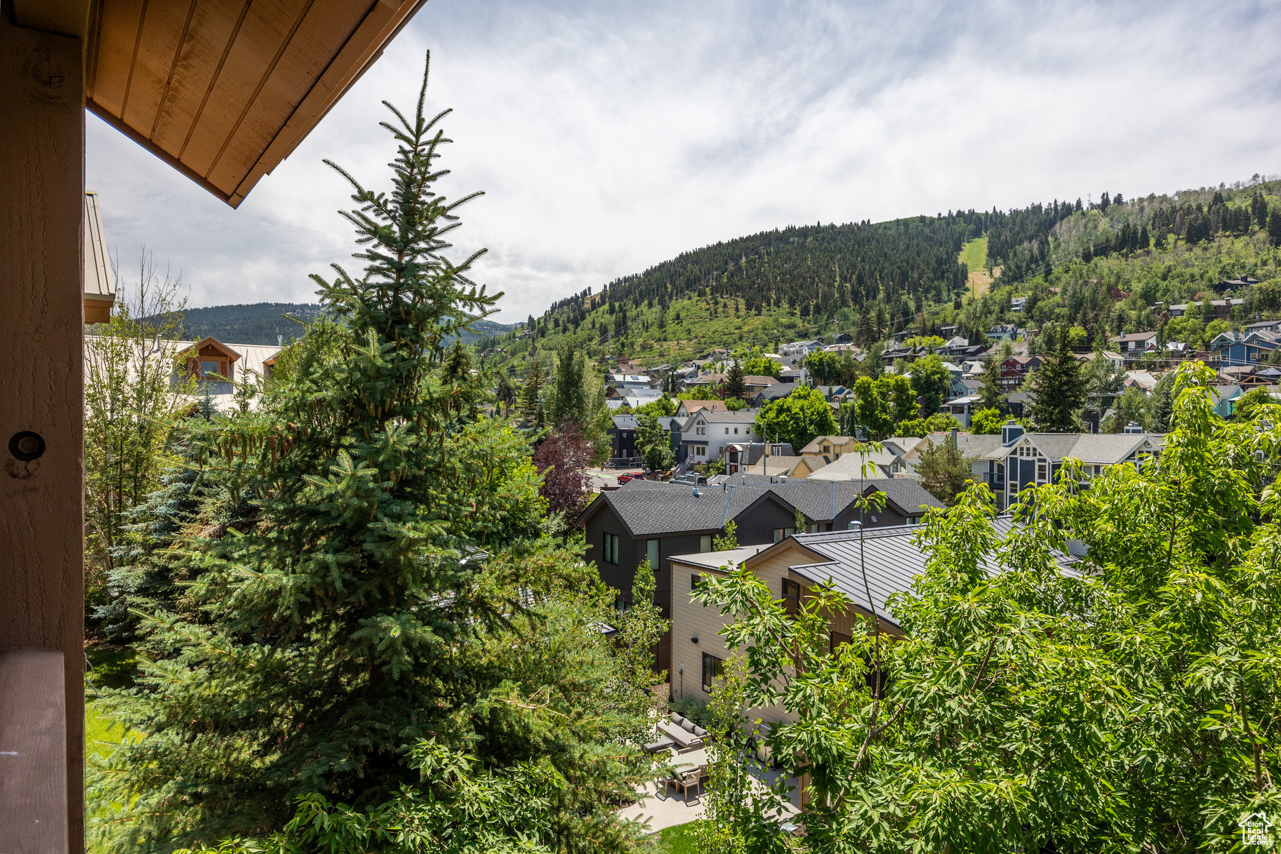 TOWN POINTE - Residential