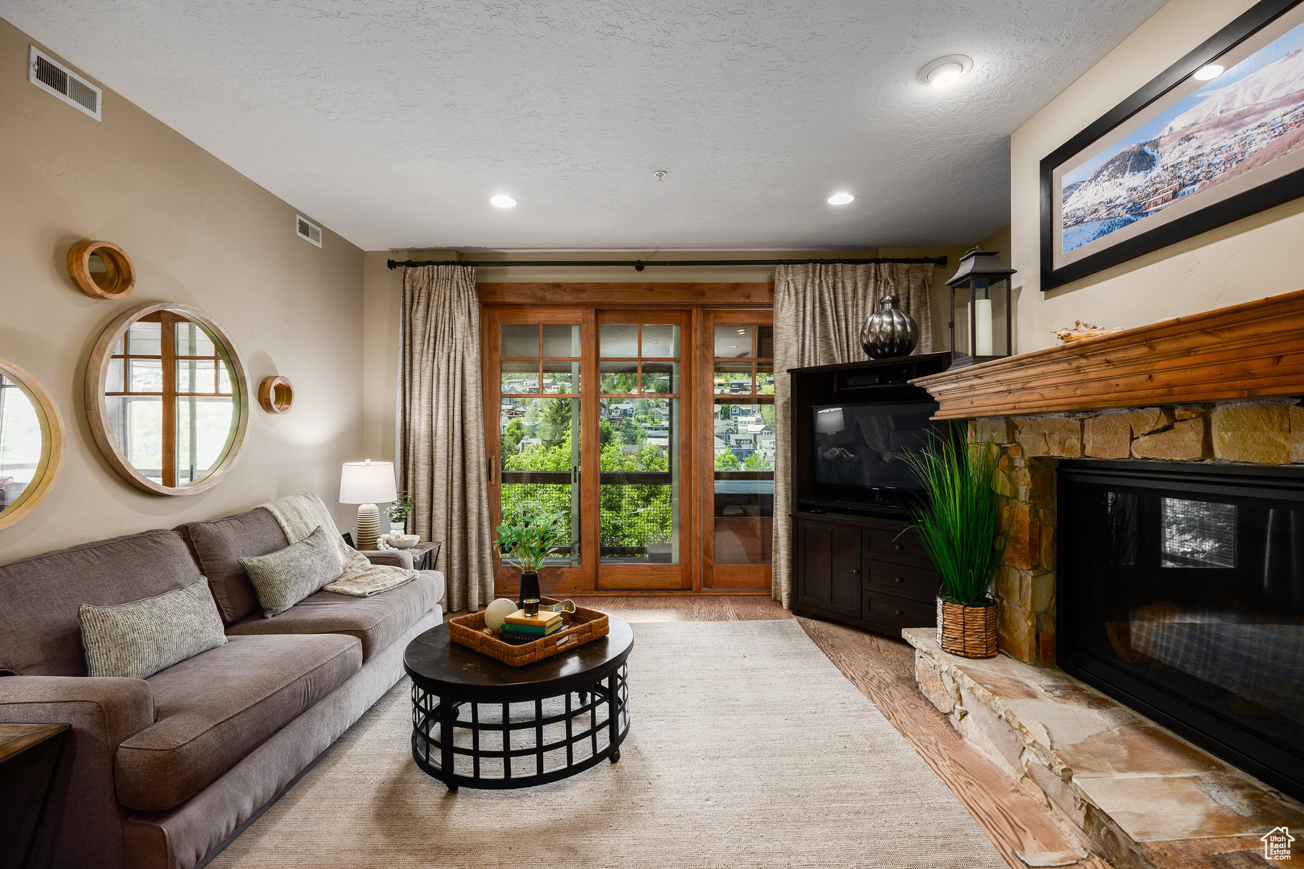 TOWN POINTE - Residential