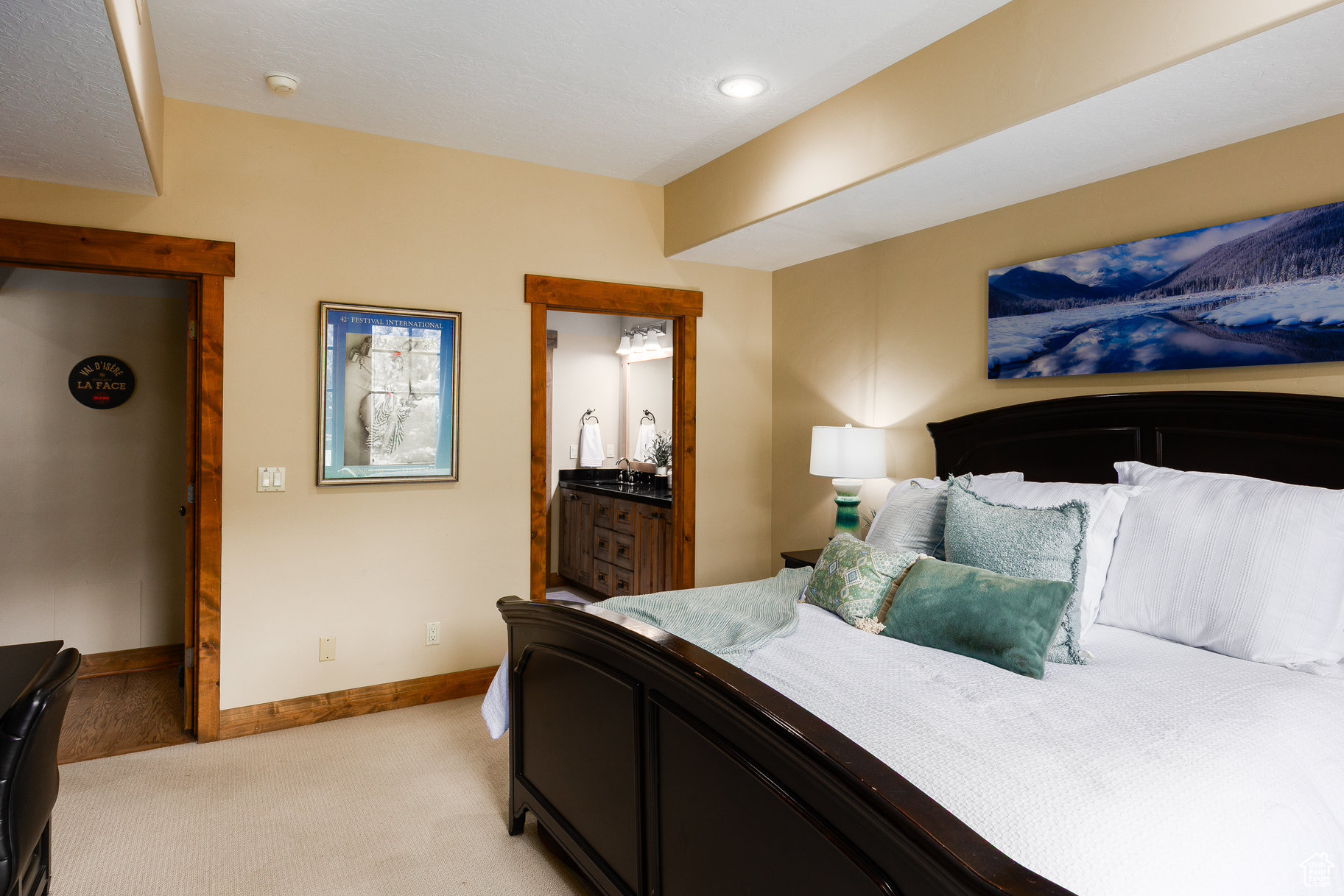 TOWN POINTE - Residential