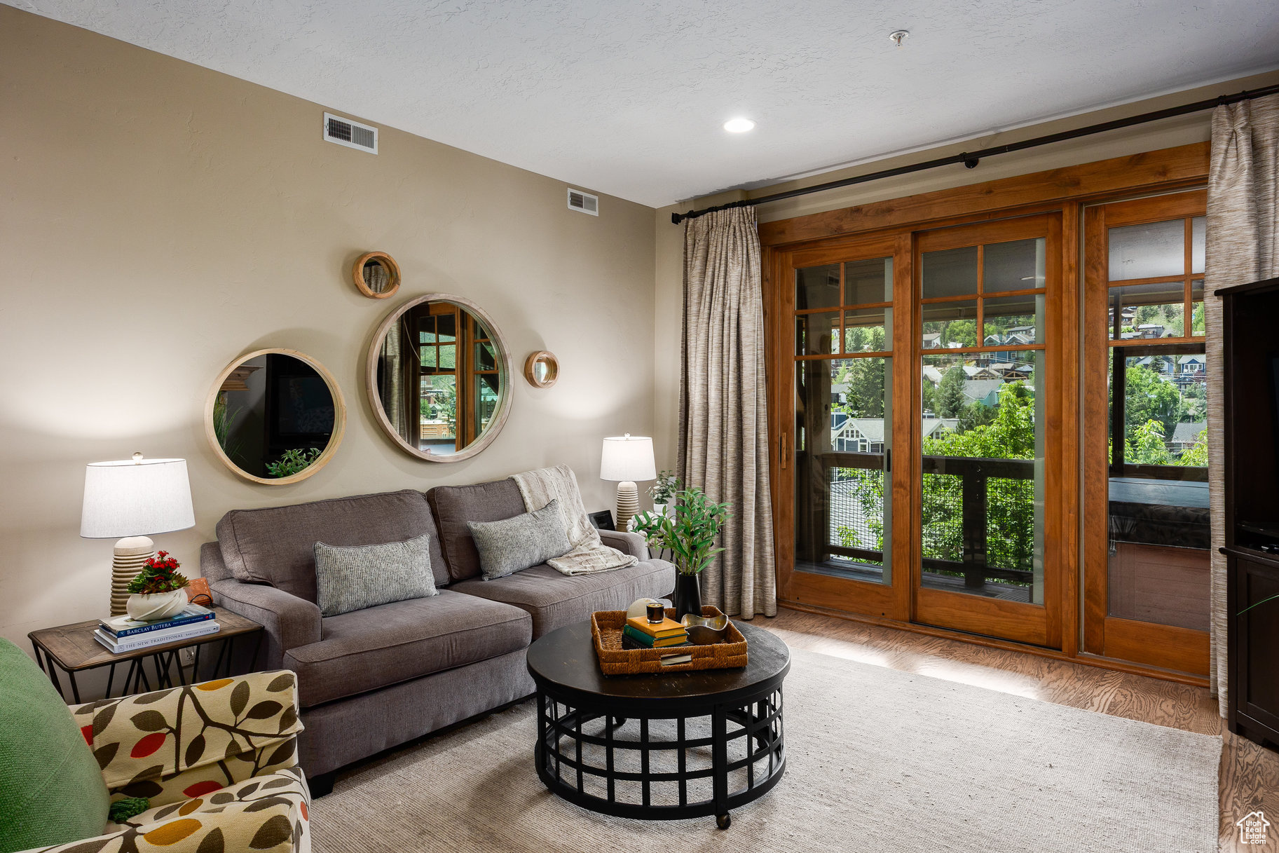 TOWN POINTE - Residential