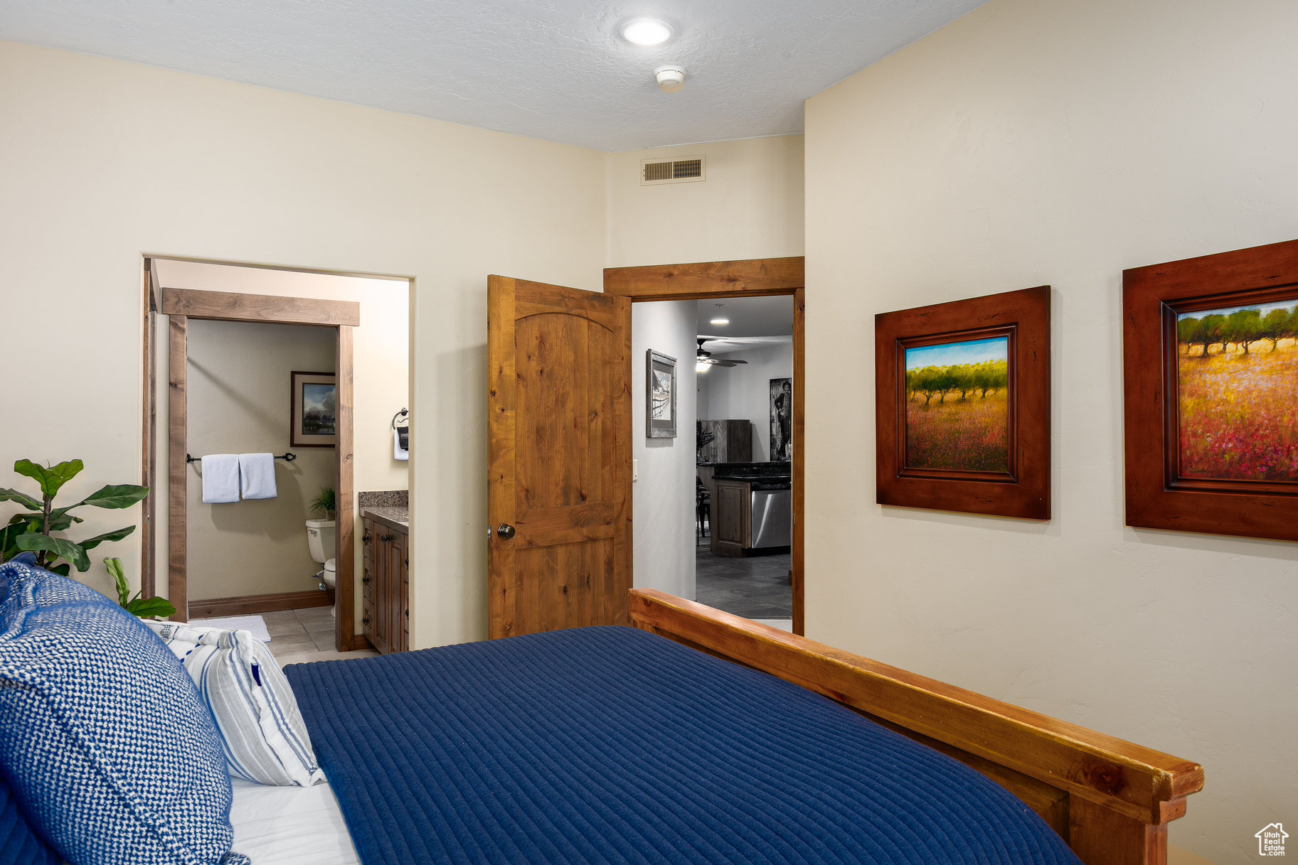 TOWN POINTE - Residential