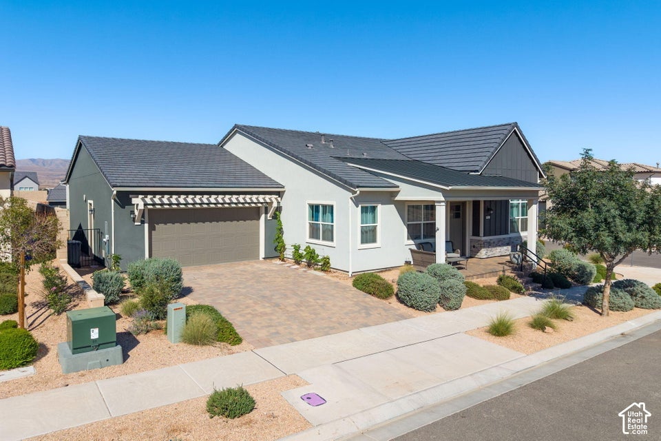 Photo of 5722 S ALDER GROVE DR, Saint George, UT 84790 (MLS # 2189297)