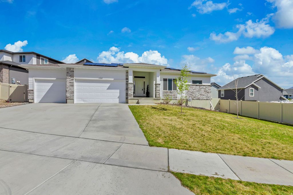 Photo of 1787 S SAWTOOTH BLVD, Santaquin, UT 84655 (MLS # 2151685)