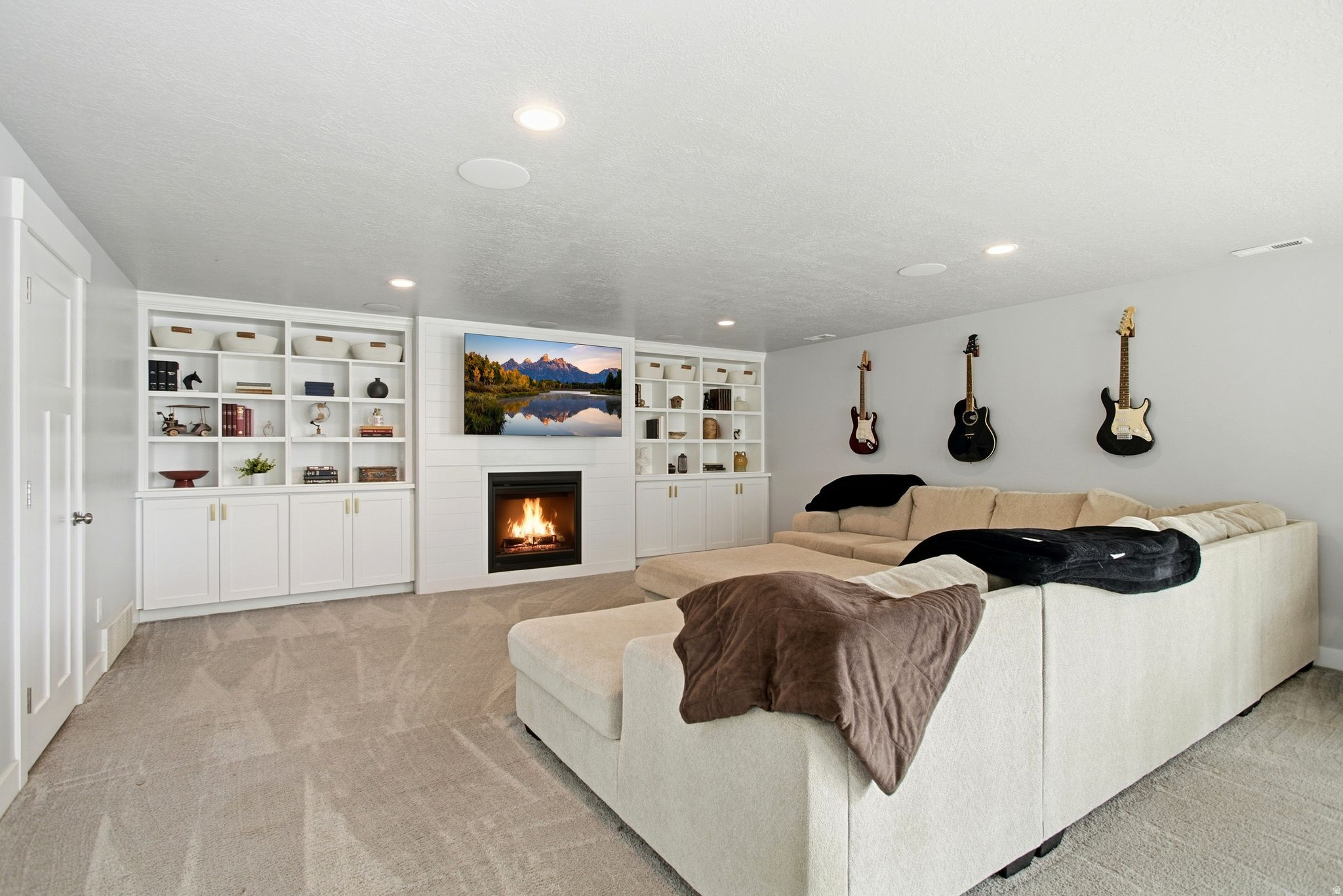 CANYON HILLS - Residential