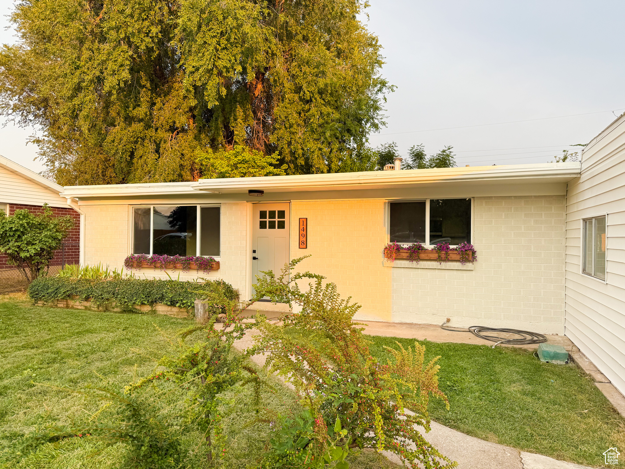 1498 REID DR