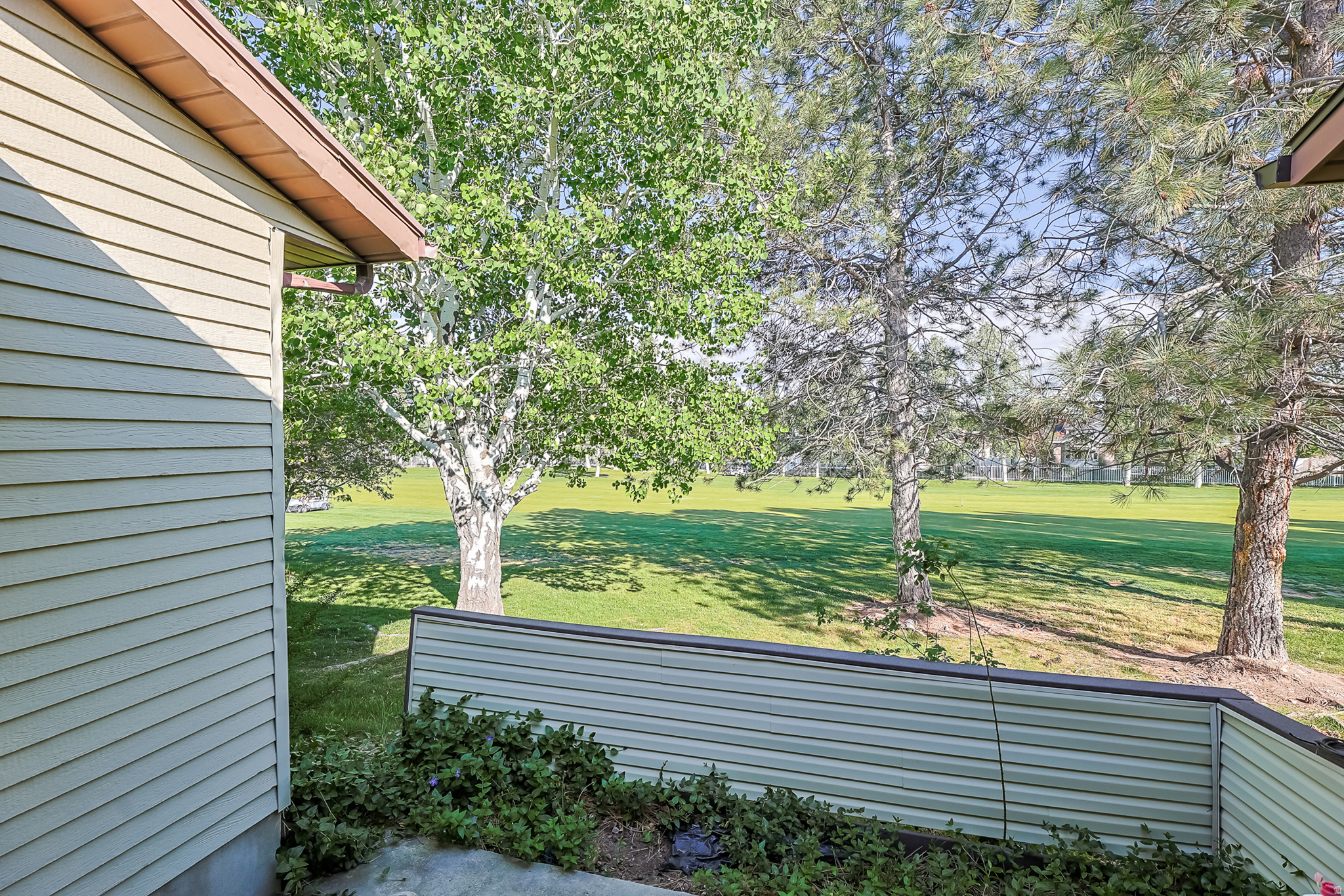 COUNTRY ESTATES - Residential