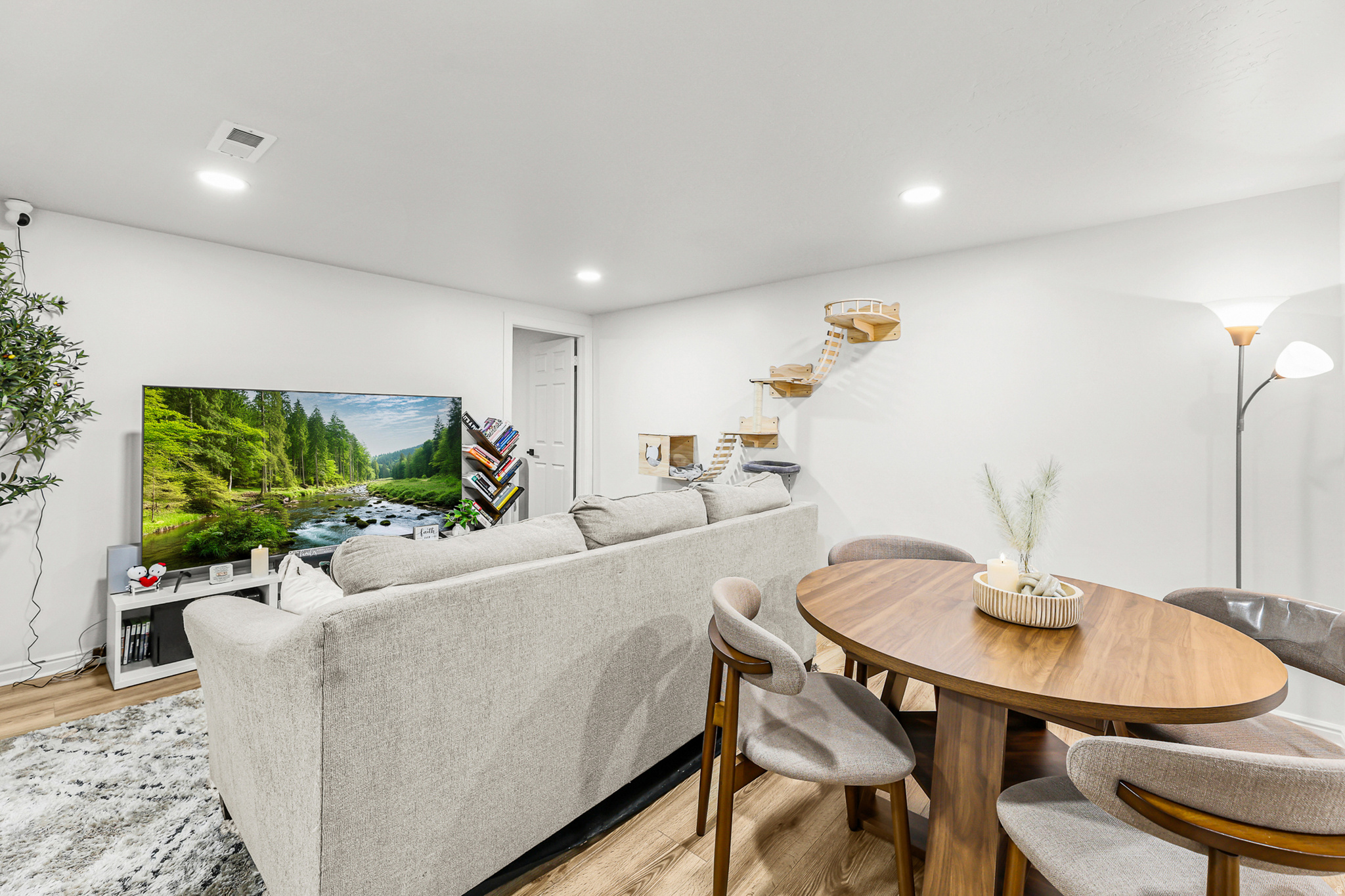 COUNTRY ESTATES - Residential