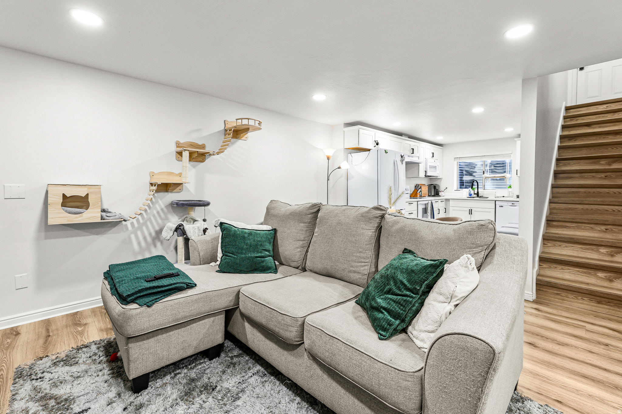 COUNTRY ESTATES - Residential
