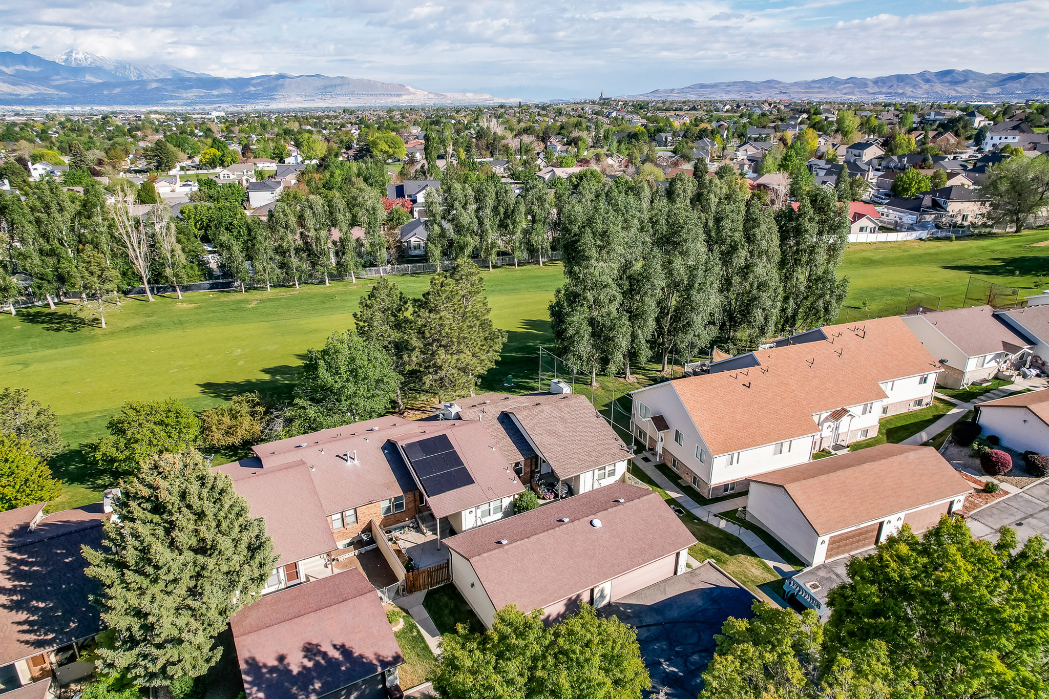 COUNTRY ESTATES - Residential
