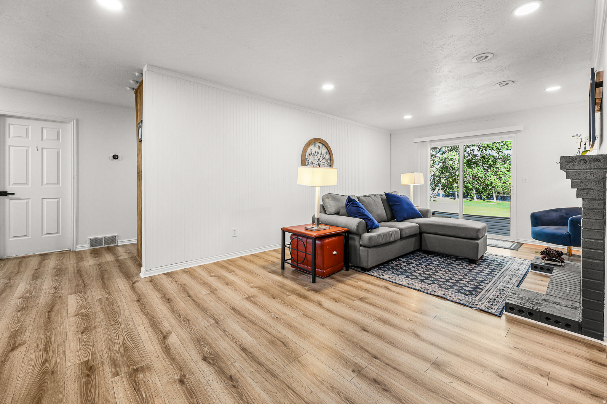 COUNTRY ESTATES - Residential