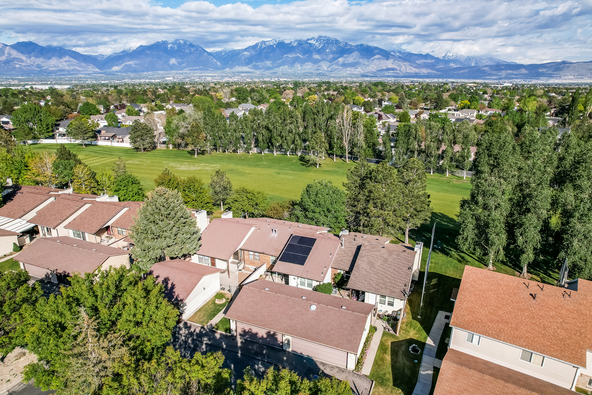 COUNTRY ESTATES - Residential