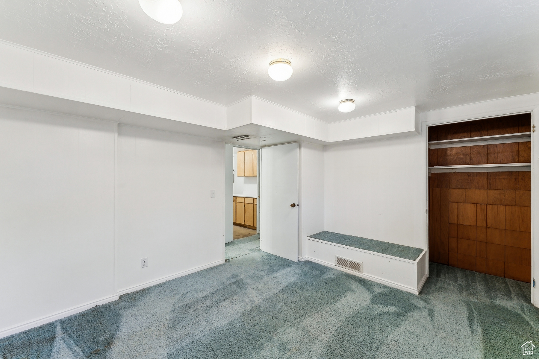 Holladay, Utah 84117, United States, 3 Bedrooms Bedrooms, ,2 BathroomsBathrooms,Residential,Active,115130