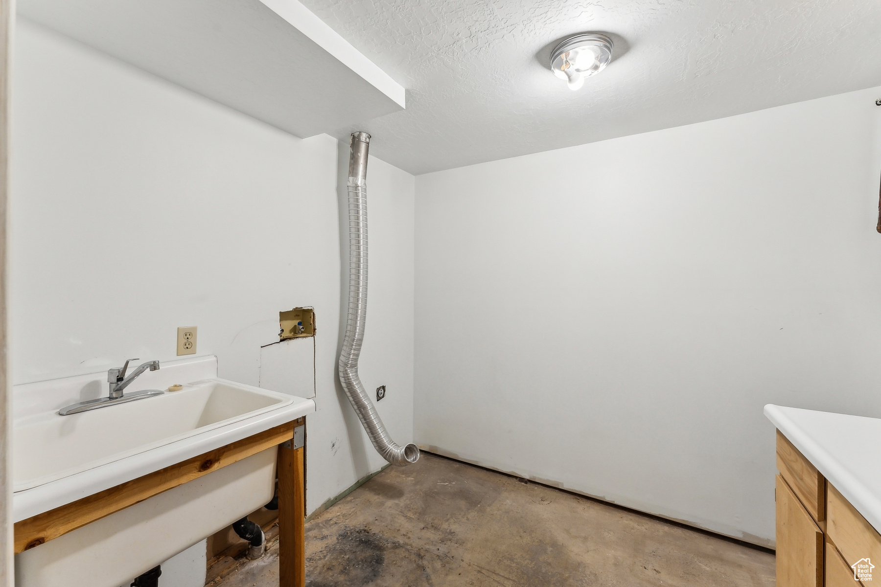 Holladay, Utah 84117, United States, 3 Bedrooms Bedrooms, ,2 BathroomsBathrooms,Residential,Active,115130