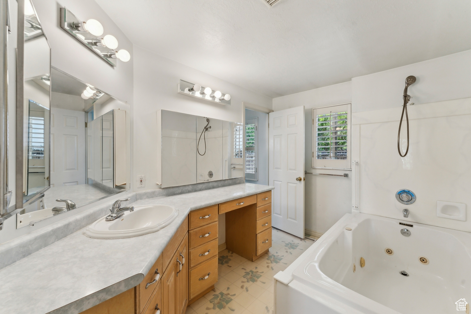 Holladay, Utah 84117, United States, 3 Bedrooms Bedrooms, ,2 BathroomsBathrooms,Residential,Active,115130