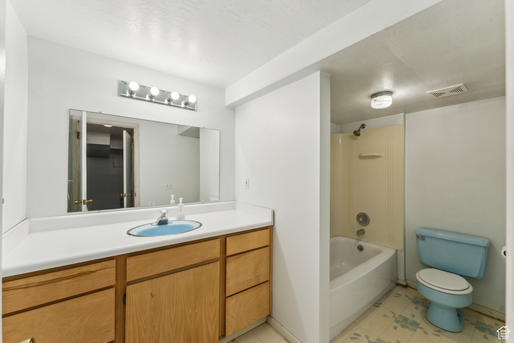 Holladay, Utah 84117, United States, 3 Bedrooms Bedrooms, ,2 BathroomsBathrooms,Residential,Active,115130