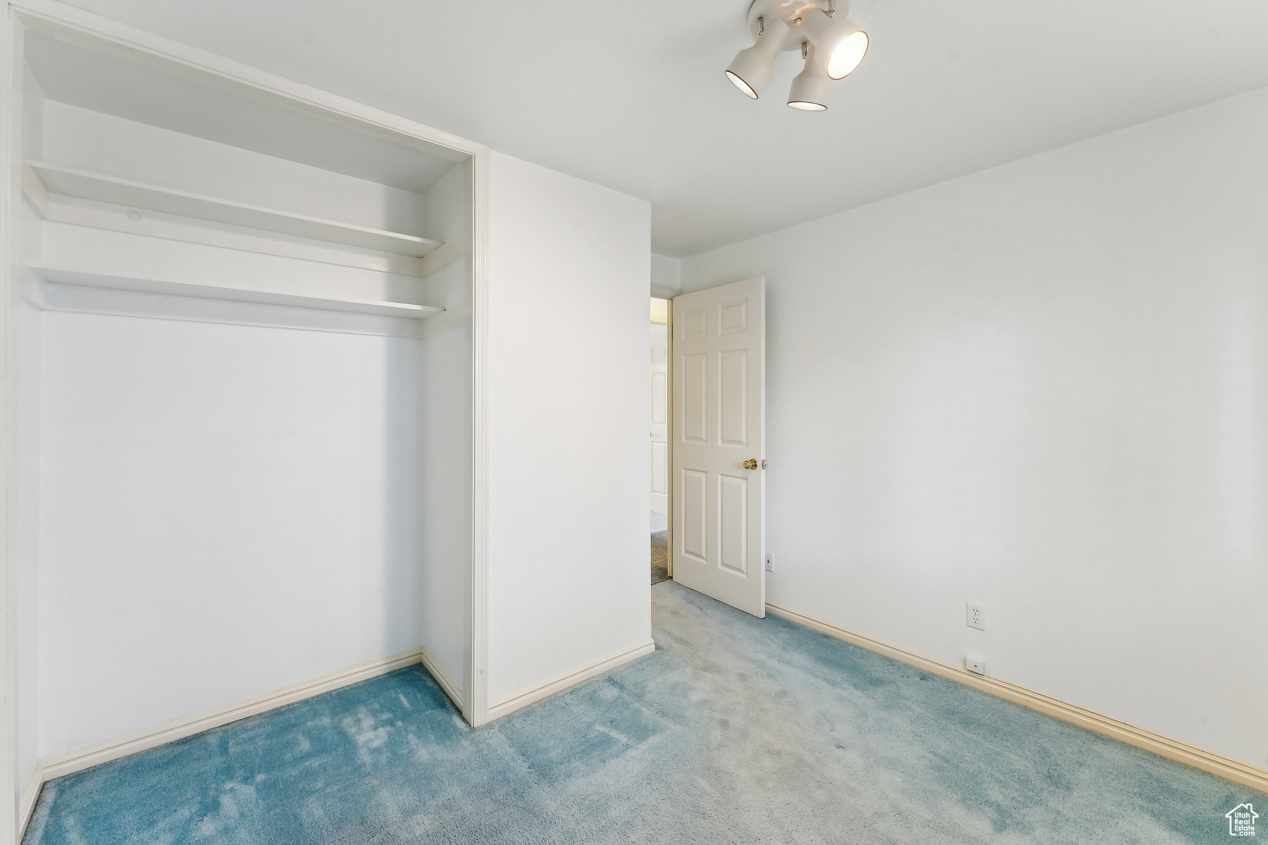 Holladay, Utah 84117, United States, 3 Bedrooms Bedrooms, ,2 BathroomsBathrooms,Residential,Active,115130