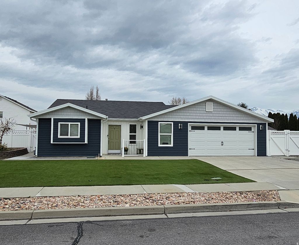 Photo of 1322 W 125 S, Lehi, UT 84043 (MLS # 2142319)