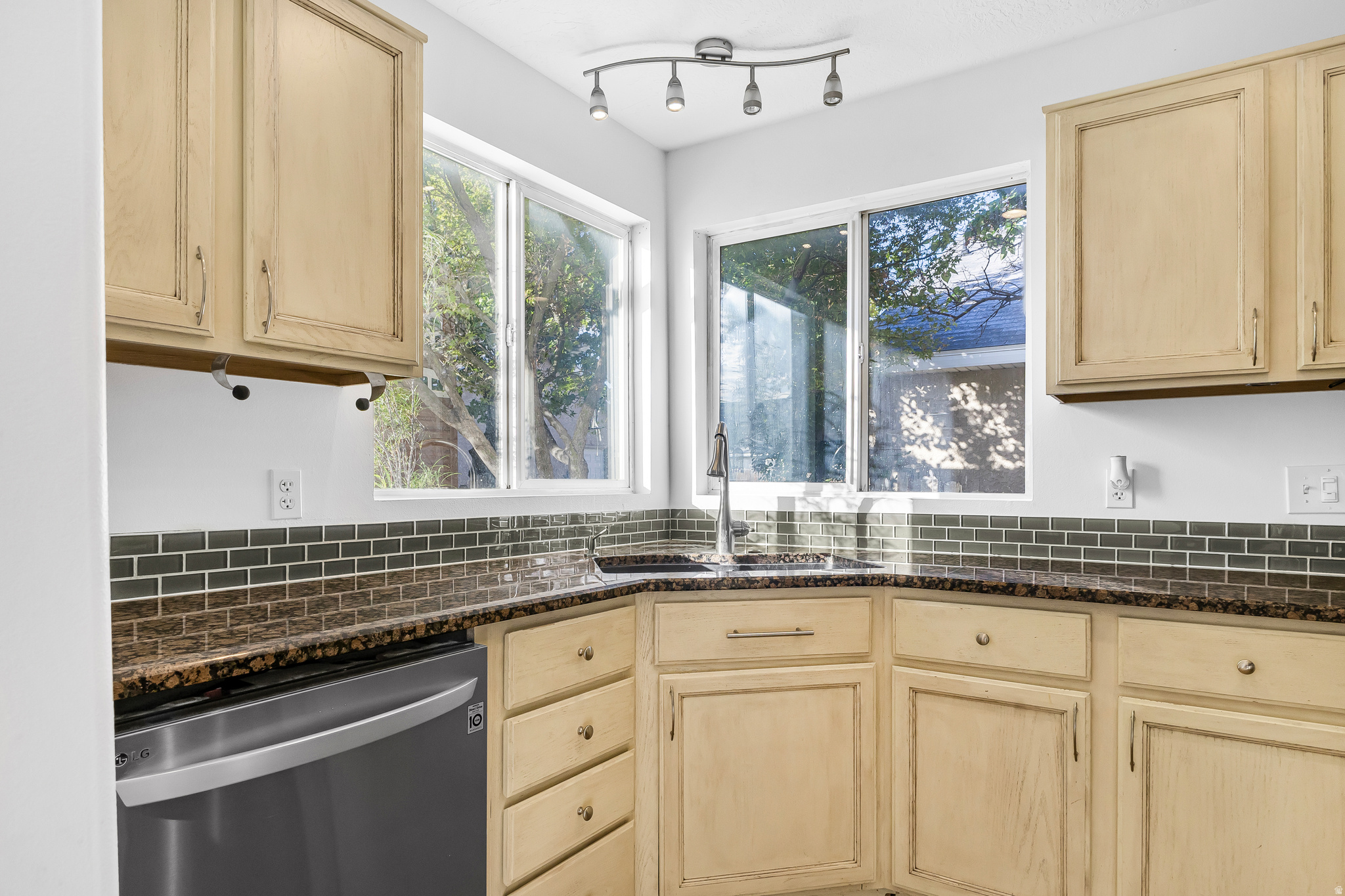 INAUGRATION - Residential