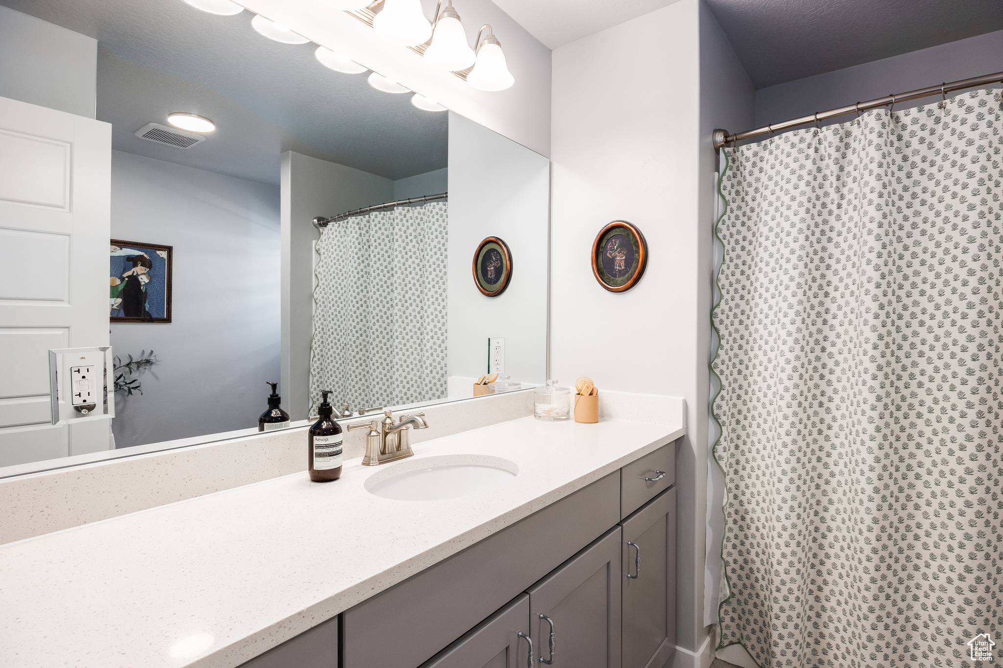 IVORY COTTAGE - Residential