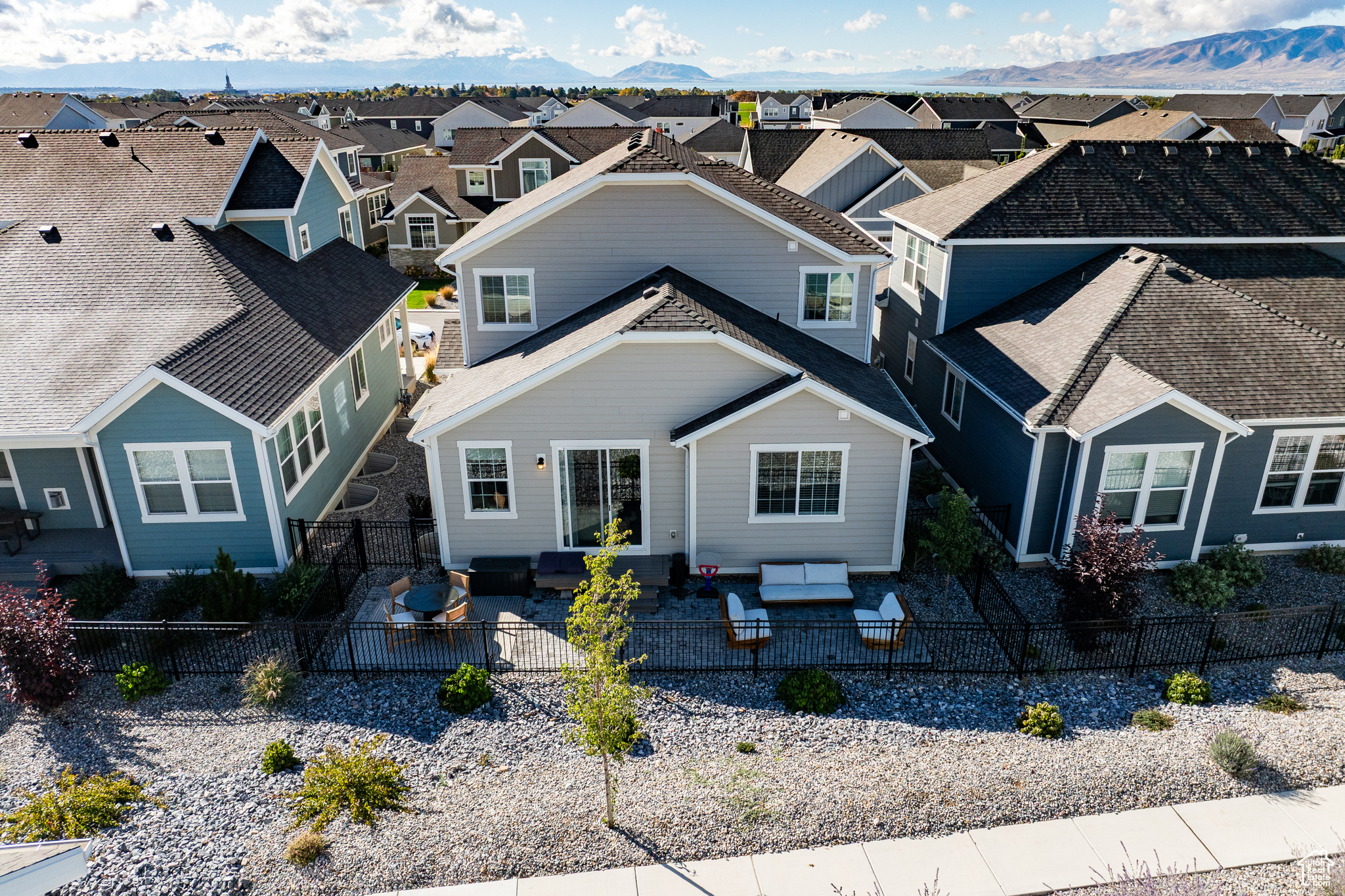 IVORY COTTAGE - Residential