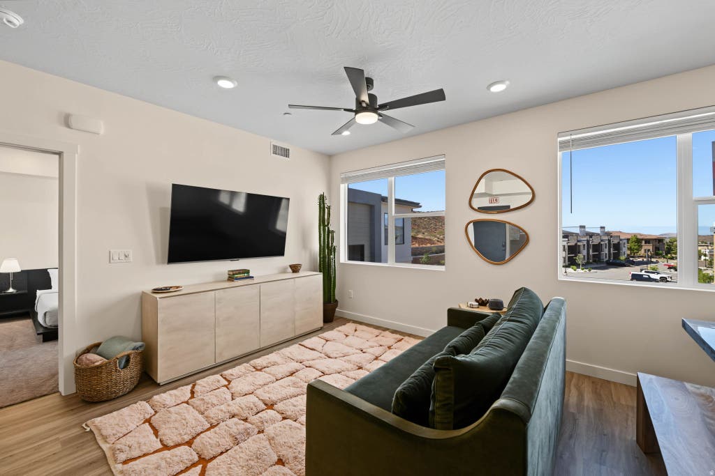 Photo of 226 N CLIFF DR #L301, Hurricane, UT 84737 (MLS # 2178247)