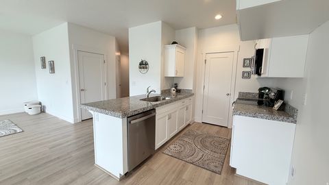 Tiny photo for 5124 E LAKEFIELD DR, Eagle Mountain, UT 84005 (MLS # 2147509)