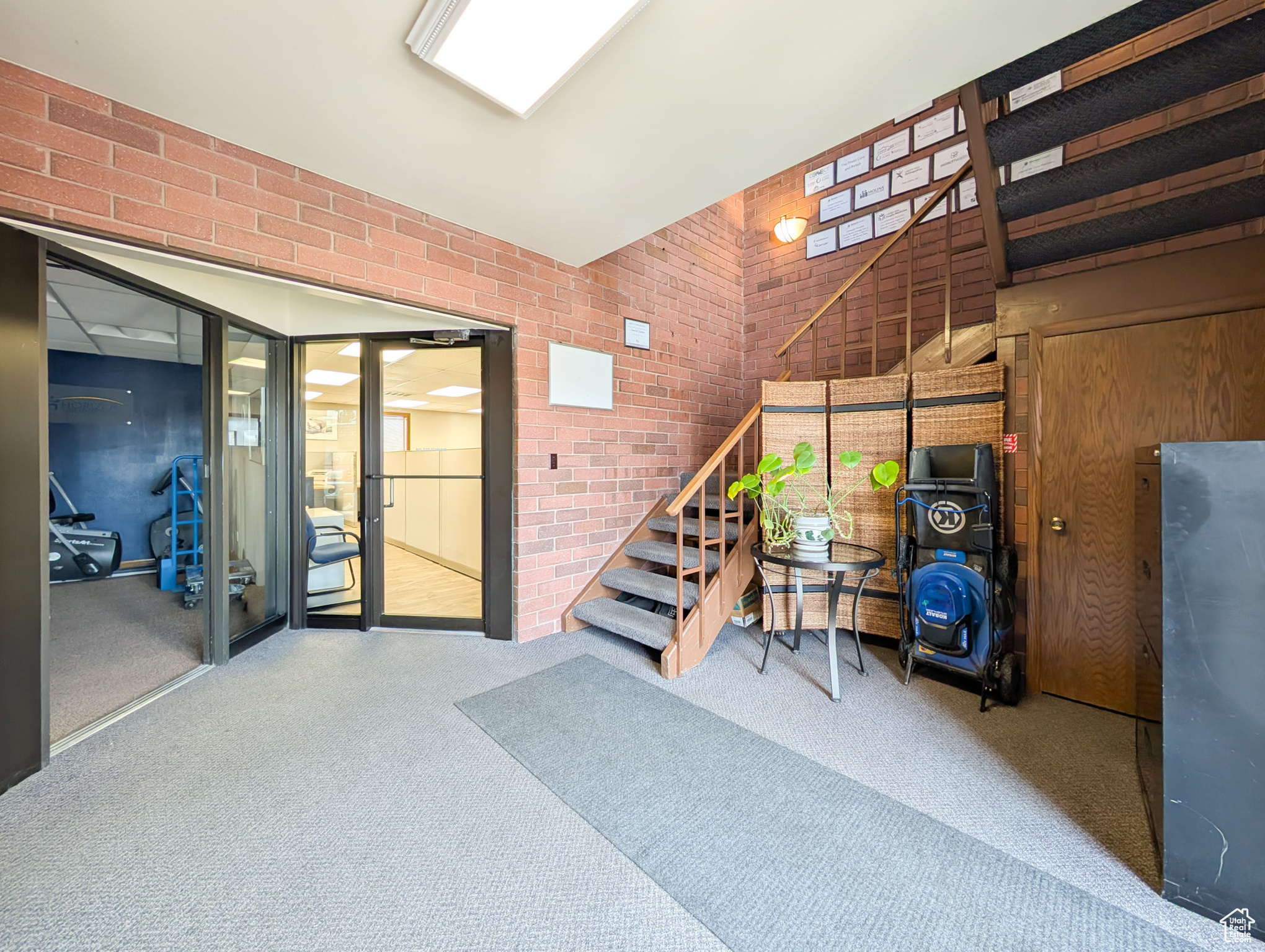 SUNRISE SQUARE - Commercial Lease
