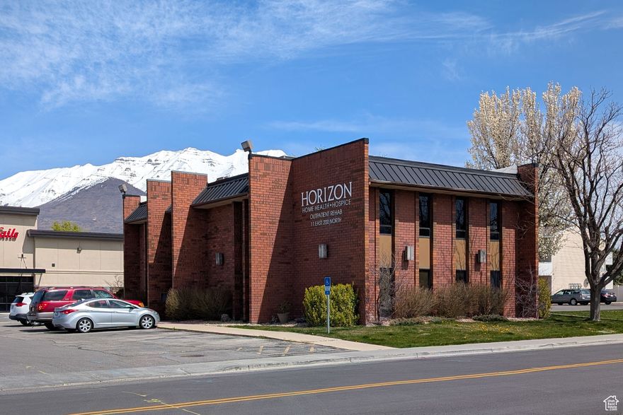 Office space on excellent  State street location  plenty of parking space. There are 3 offices on the second floor that are available for rent. There is not an elevator. Rent price is $600 per office and  Utilities are included.