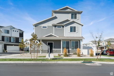 Photo of 172 E STROLL AVE, Saratoga Springs, UT 84045 (MLS # 2114759)