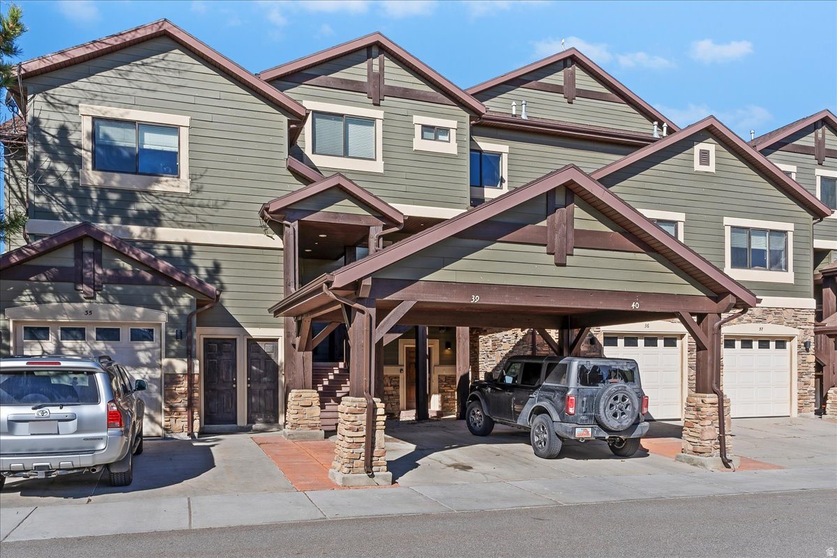 LAKESIDE VILLAGE - Residential