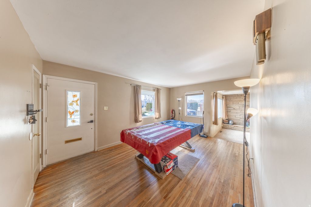 Photo of 44 W WASHINGTON AVE, Murray, UT 84107 (MLS # 2133562)