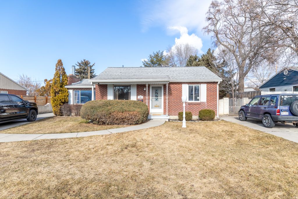 Photo of 44 W WASHINGTON AVE, Murray, UT 84107 (MLS # 2133562)