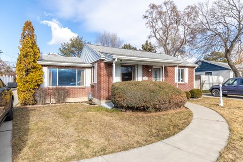 Photo of 44 W WASHINGTON AVE, Murray, UT 84107 (MLS # 2133562)