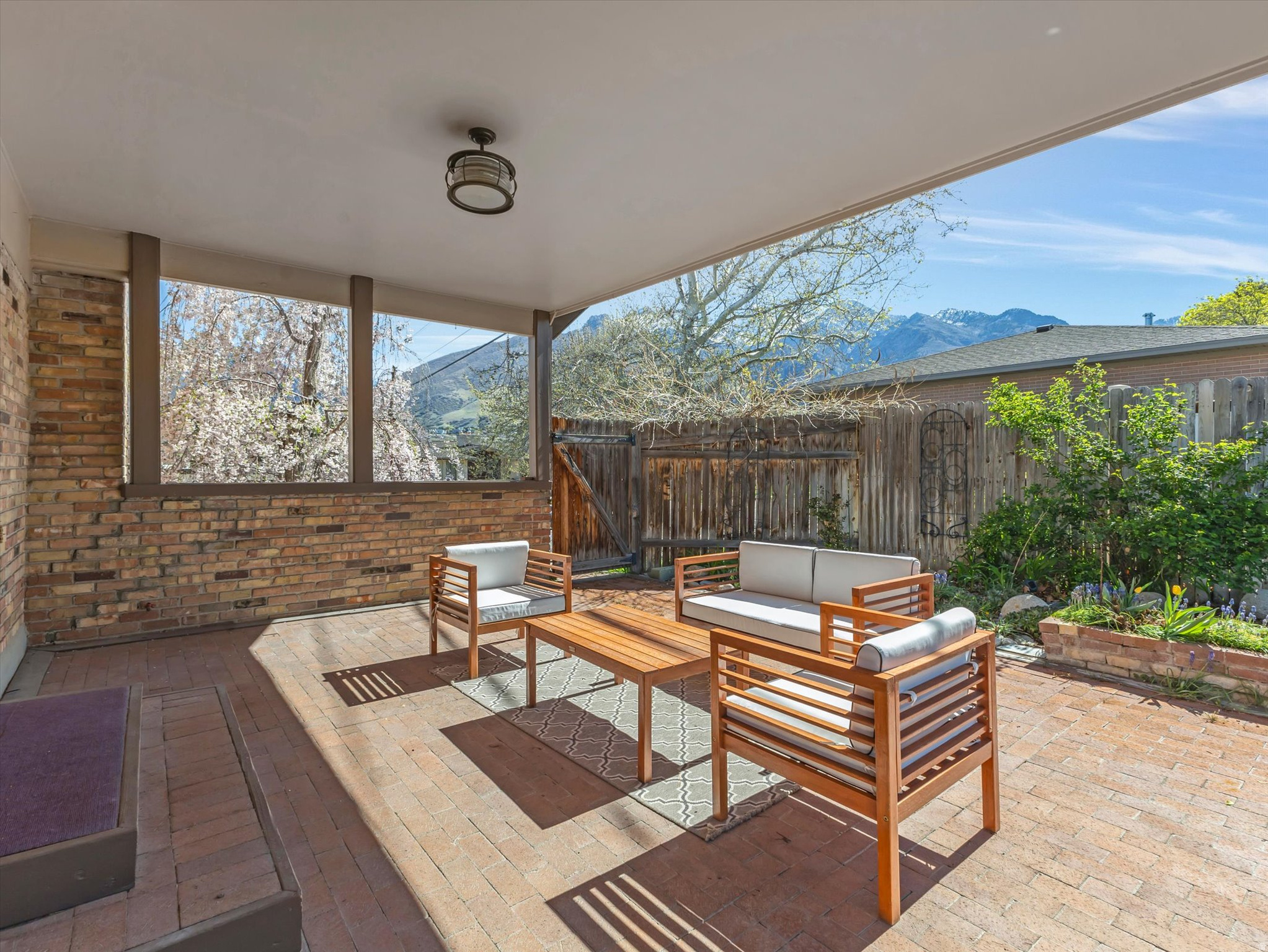 WILLOW CREEK - Residential