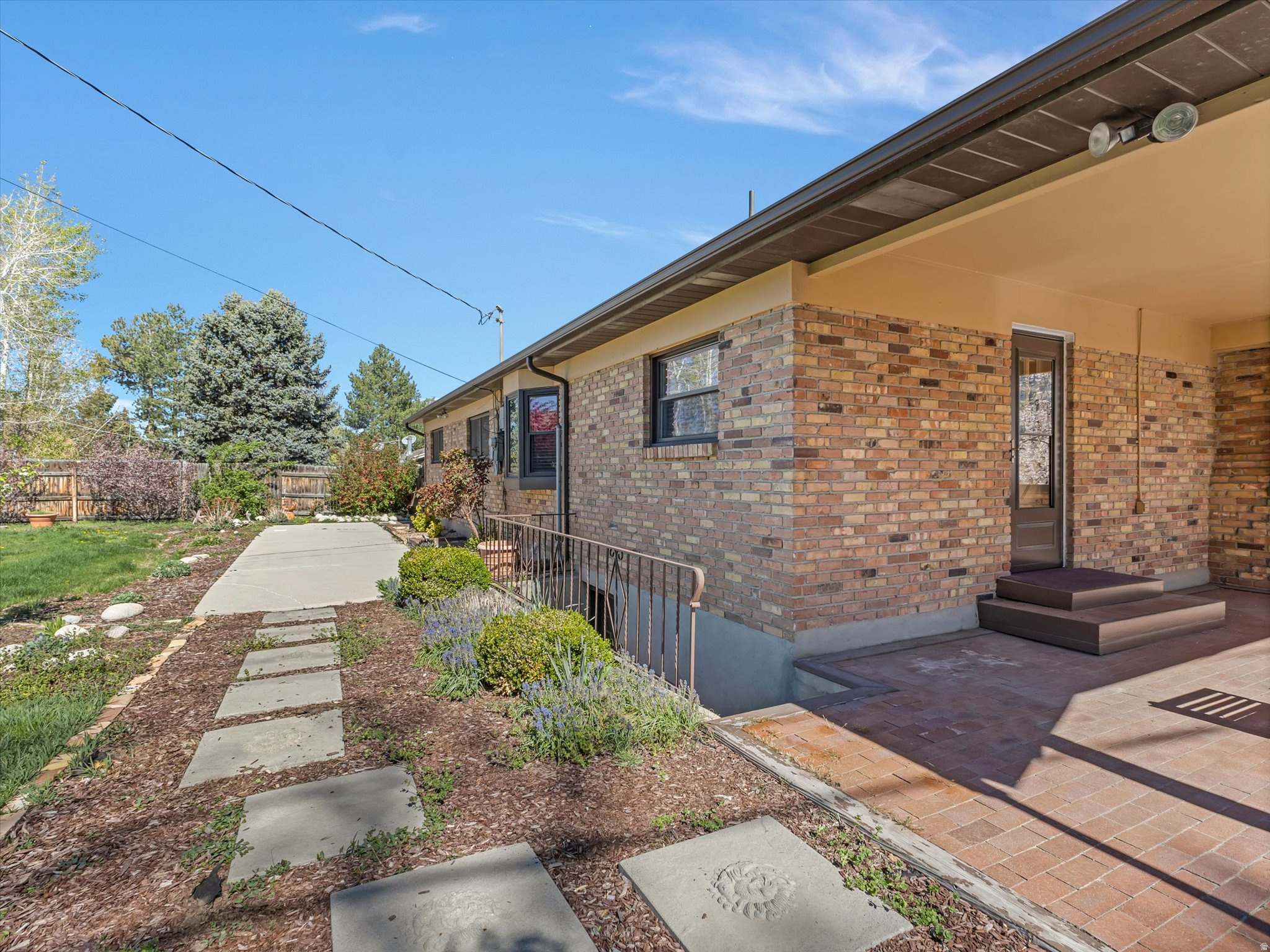 WILLOW CREEK - Residential