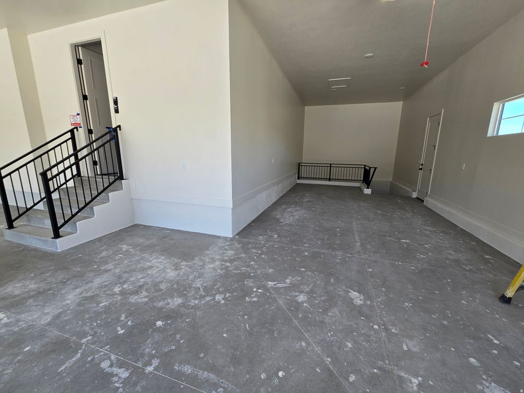 Photo of 39 N HAYFIELD CIR, Kaysville, UT 84037 (MLS # 2137263)