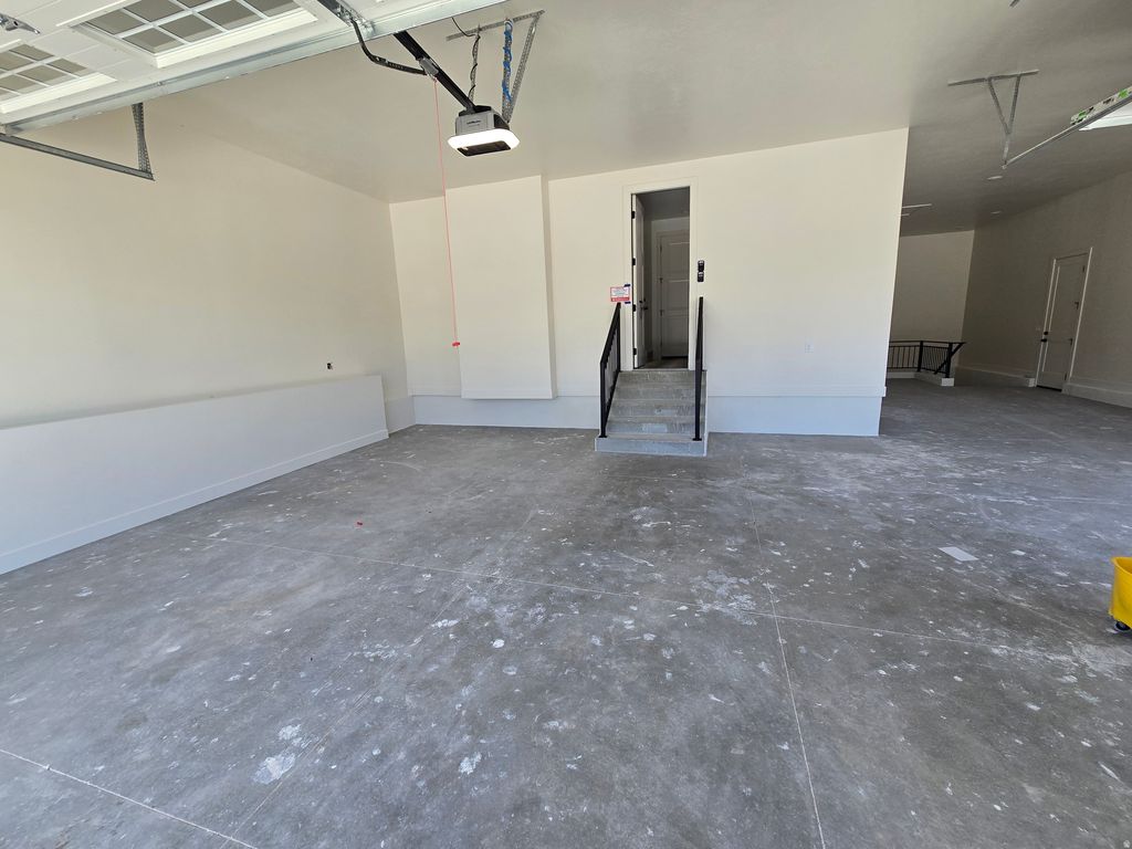 Photo of 39 N HAYFIELD CIR, Kaysville, UT 84037 (MLS # 2137263)