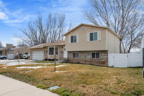 Tiny photo for 795 N 535 E, Pleasant Grove, UT 84062 (MLS # 2138657)