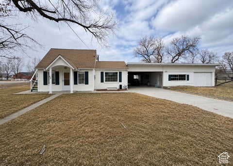 Photo of 692 S 300 W, Mt Pleasant, UT 84647 (MLS # 2158830)