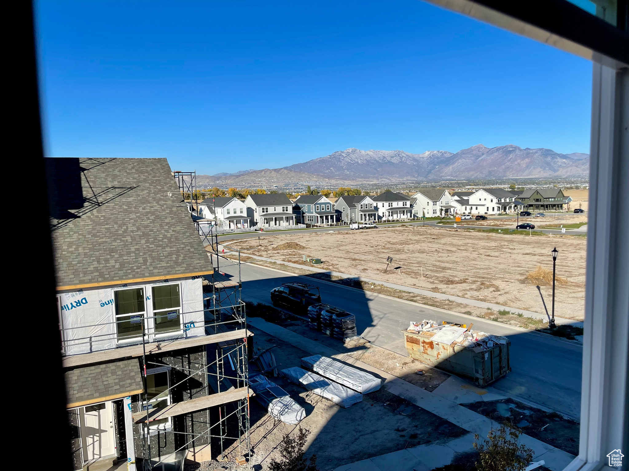 BEACON POINTE - Residential