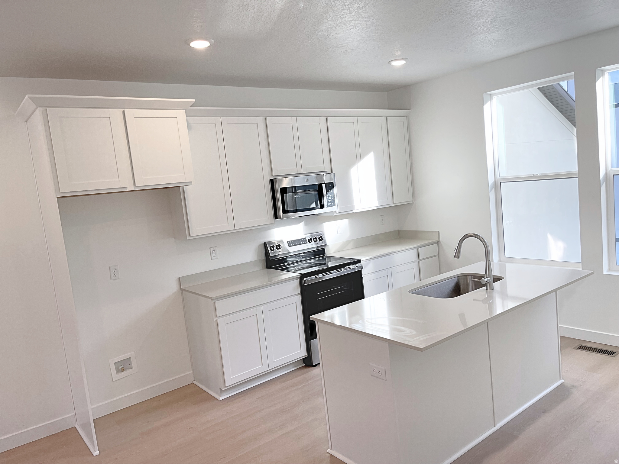 BEACON POINTE - Residential