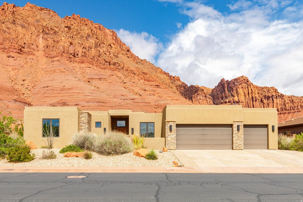 Photo of 309 E 400 N, Ivins, UT 84738 (MLS # 2147946)